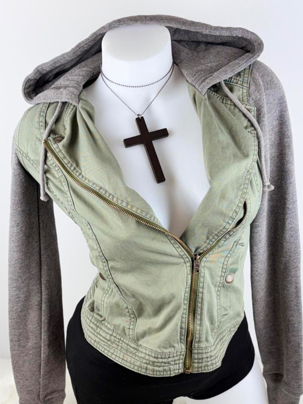Vintage Hollister Women’s Y2K Zip up Jacket XS